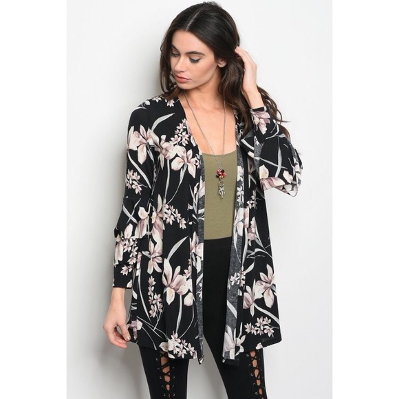 🆕Black floral kimono - Picture 2 of 4